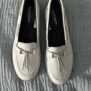 Grasshoppers Women's White Loafers with Bow Accent
